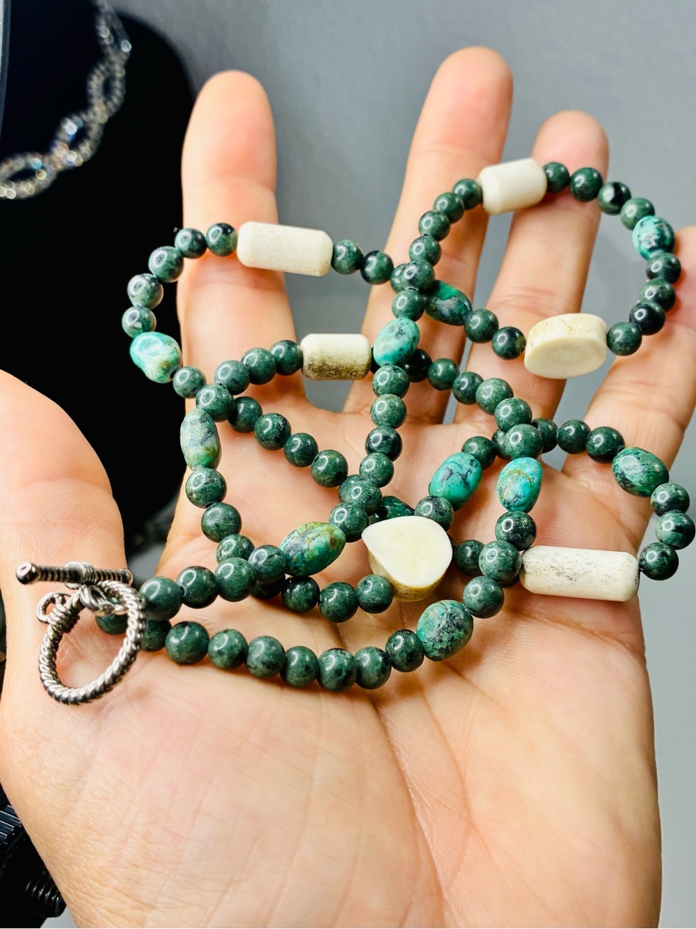 Green Natural Stone Beaded Necklace Cream Accents Toggle Clasp Easy Boho Chic - Picture 5 of 13